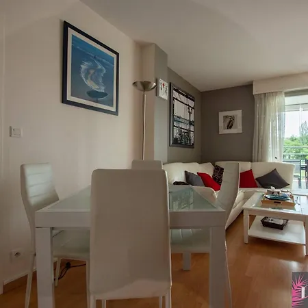 Agreable T3 Avec Terrasse Et Parking A - Fr-1-825-12 Holiday home *